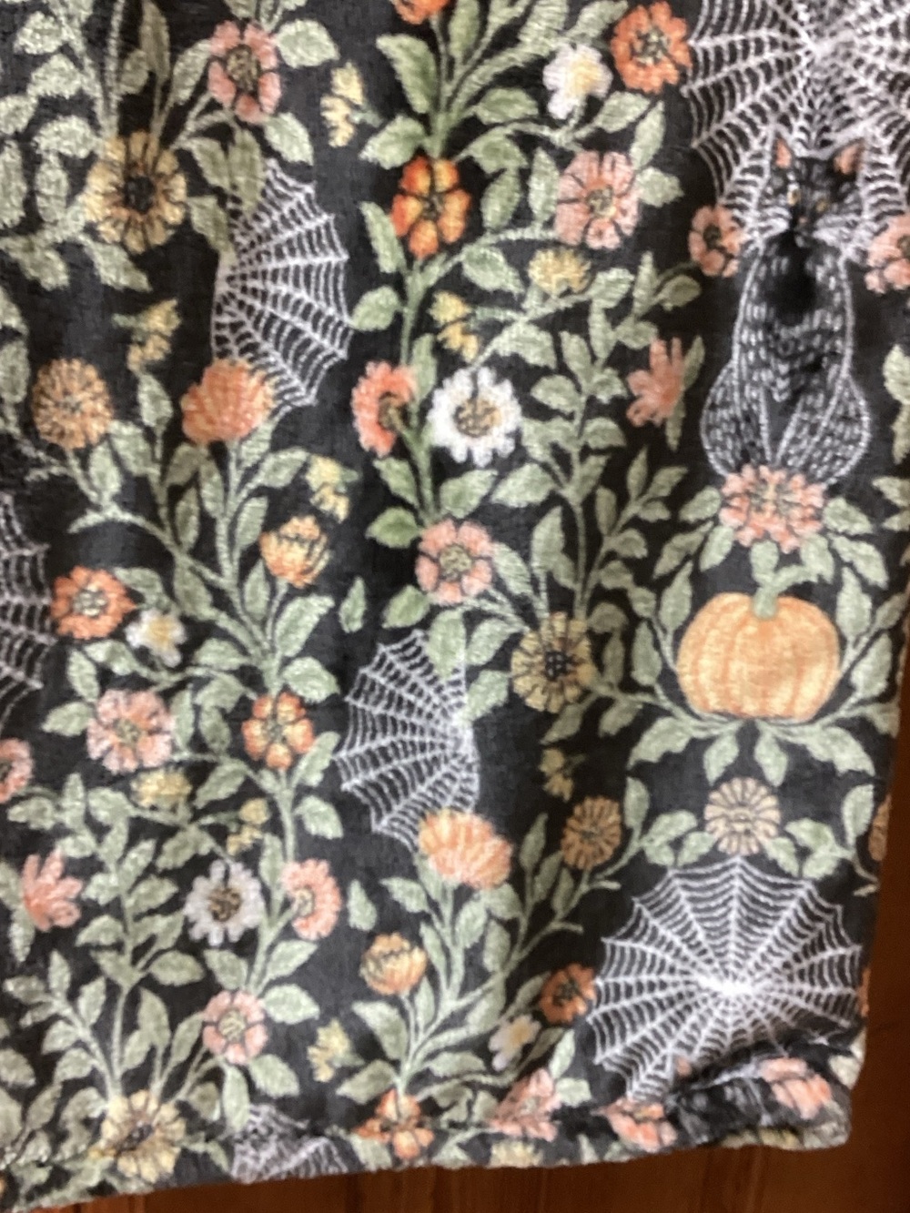 Gorgeous Envogue  Plush Halloween Blanket - Picture 4 of 5